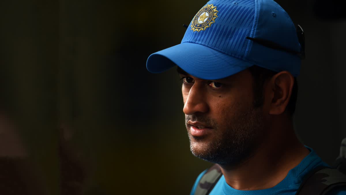 MS Dhoni surpasses Shah Rukh Khan, Amitabh Bachchan