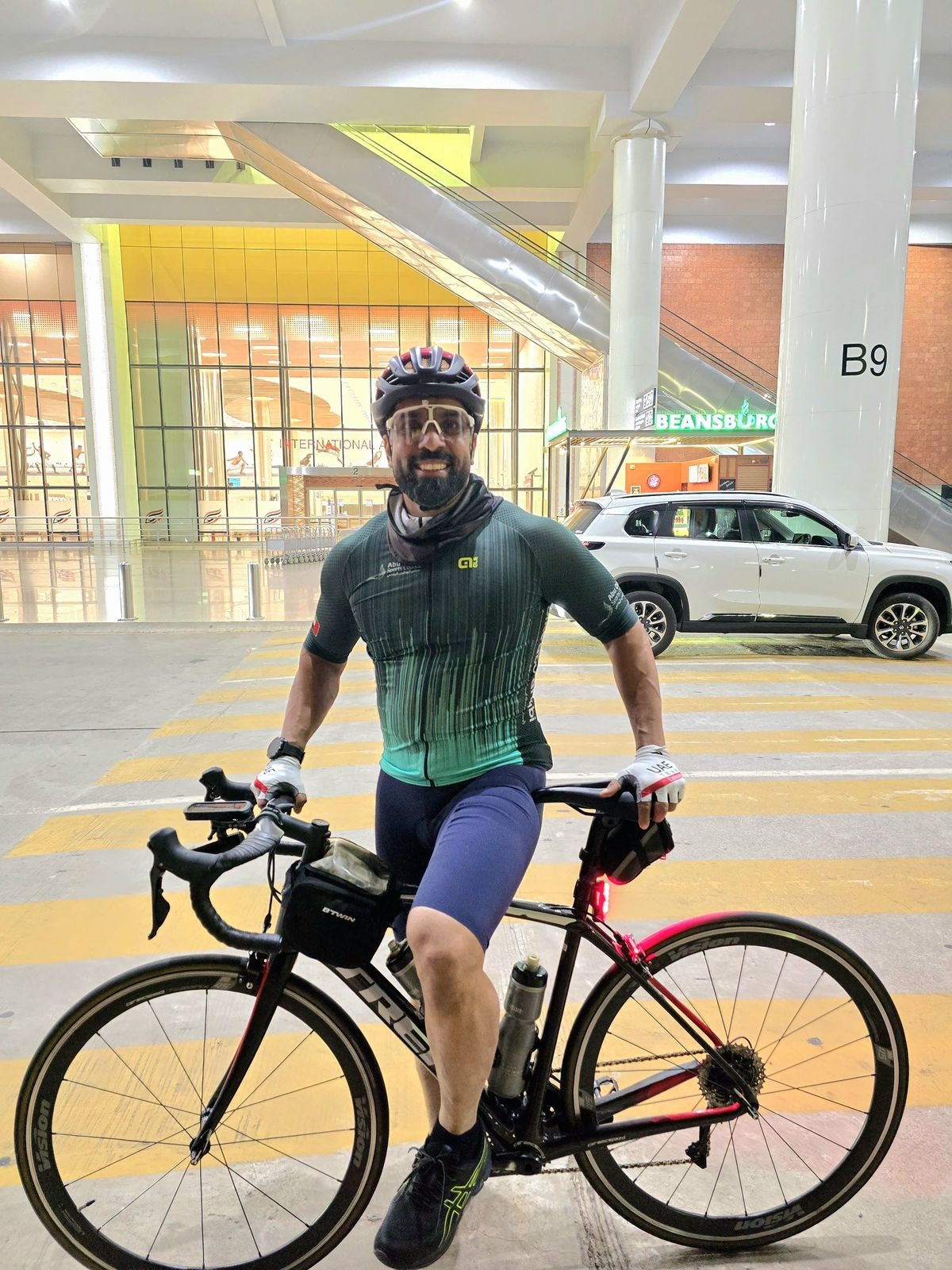 KASARAGOD MAN CYCLES FROM AIRPORT  CYCLE LOVERS IN KASARAGOD  PADANNA MANS CYCLE RIDE  KASARAGOD NEWS