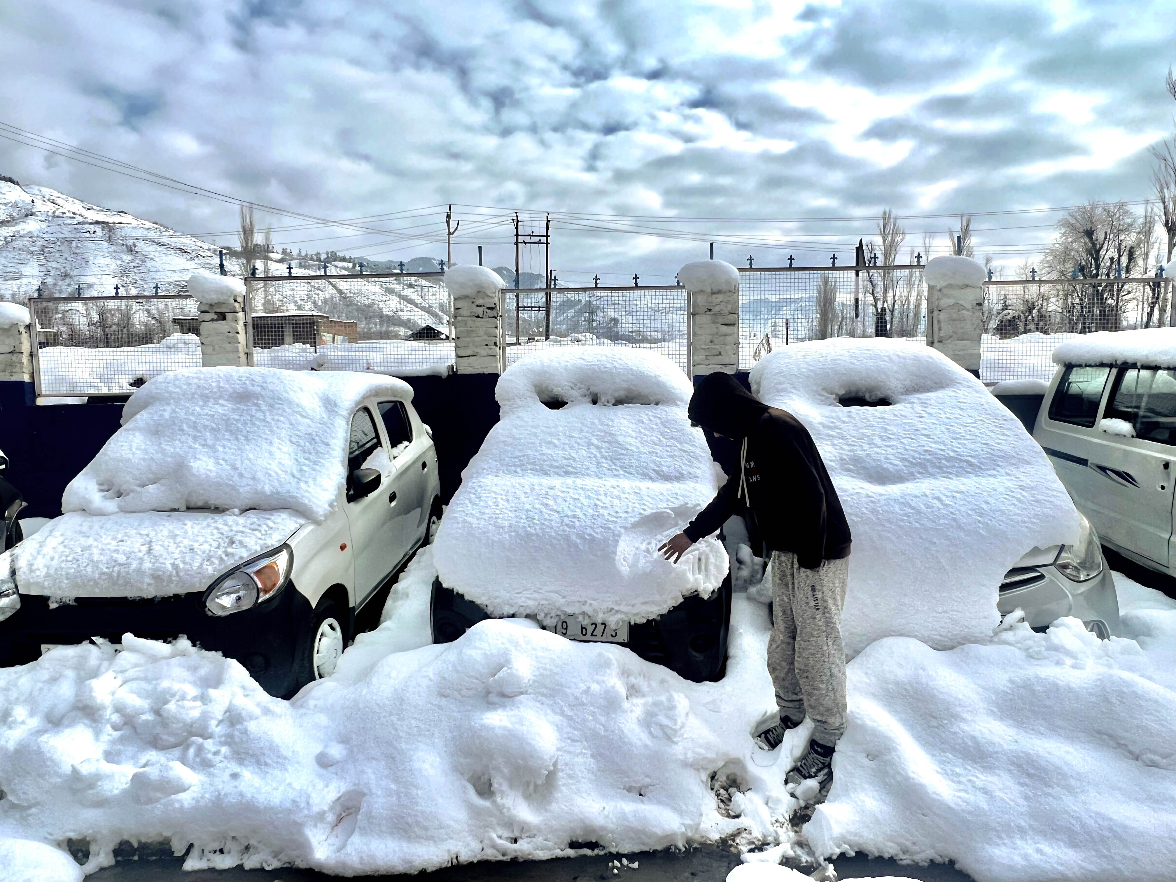 KASHMIR COLD  KASHMIR SNOWFALL  COLDEST NIGHT IN KASHMIR  കശ്മീര്‍