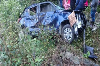 Car fell into ditch at Pauri Gharwal.