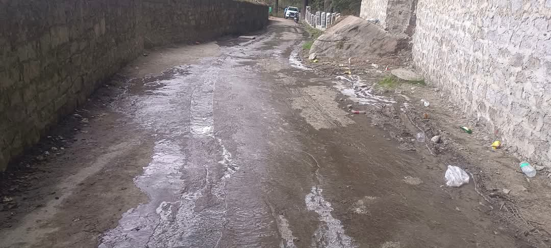 Water Freezing on Manali Roads