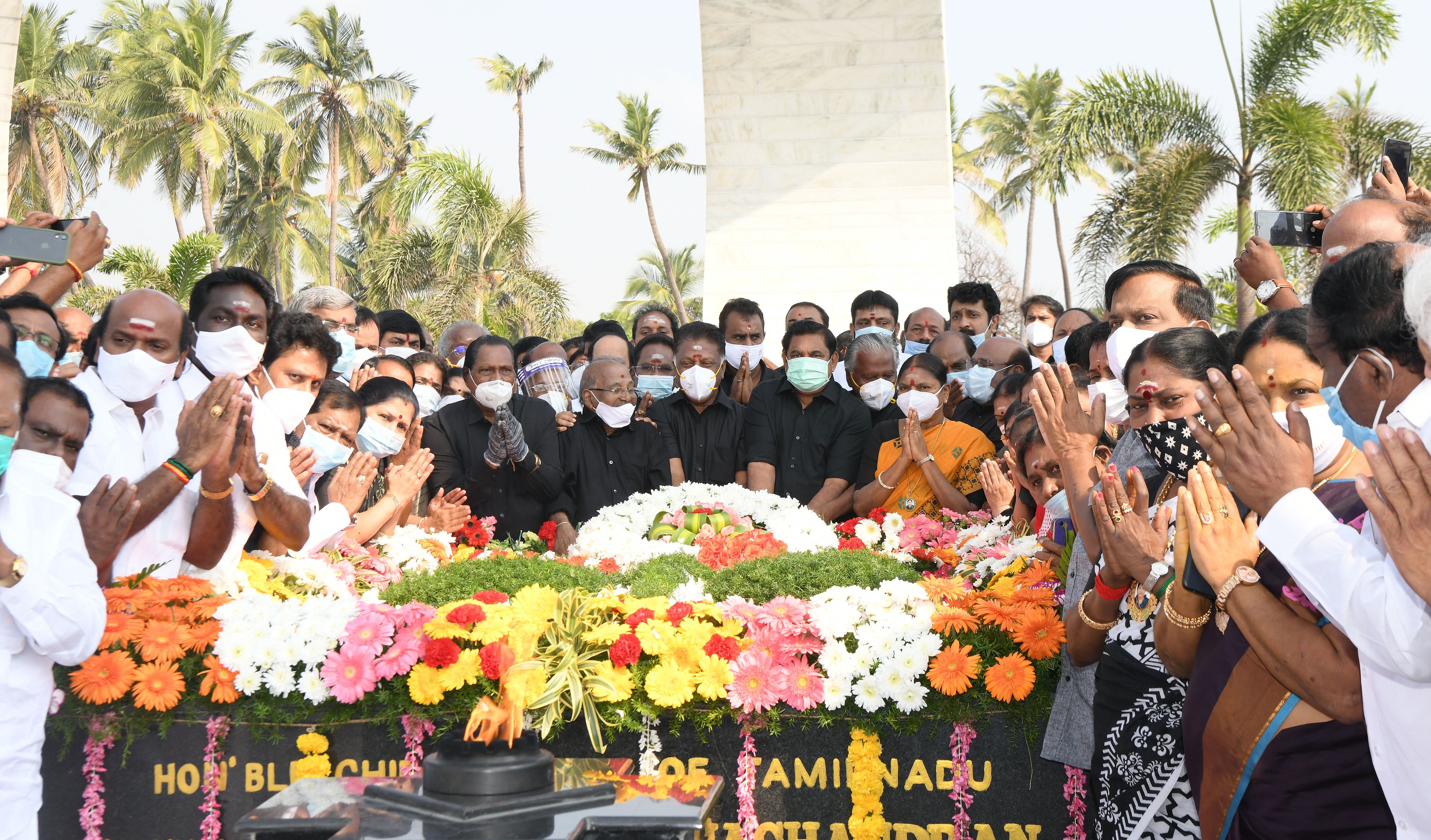 எம்ஜிஆர் நினைவுநாளில்  அதிமுகவினர் சபதம்