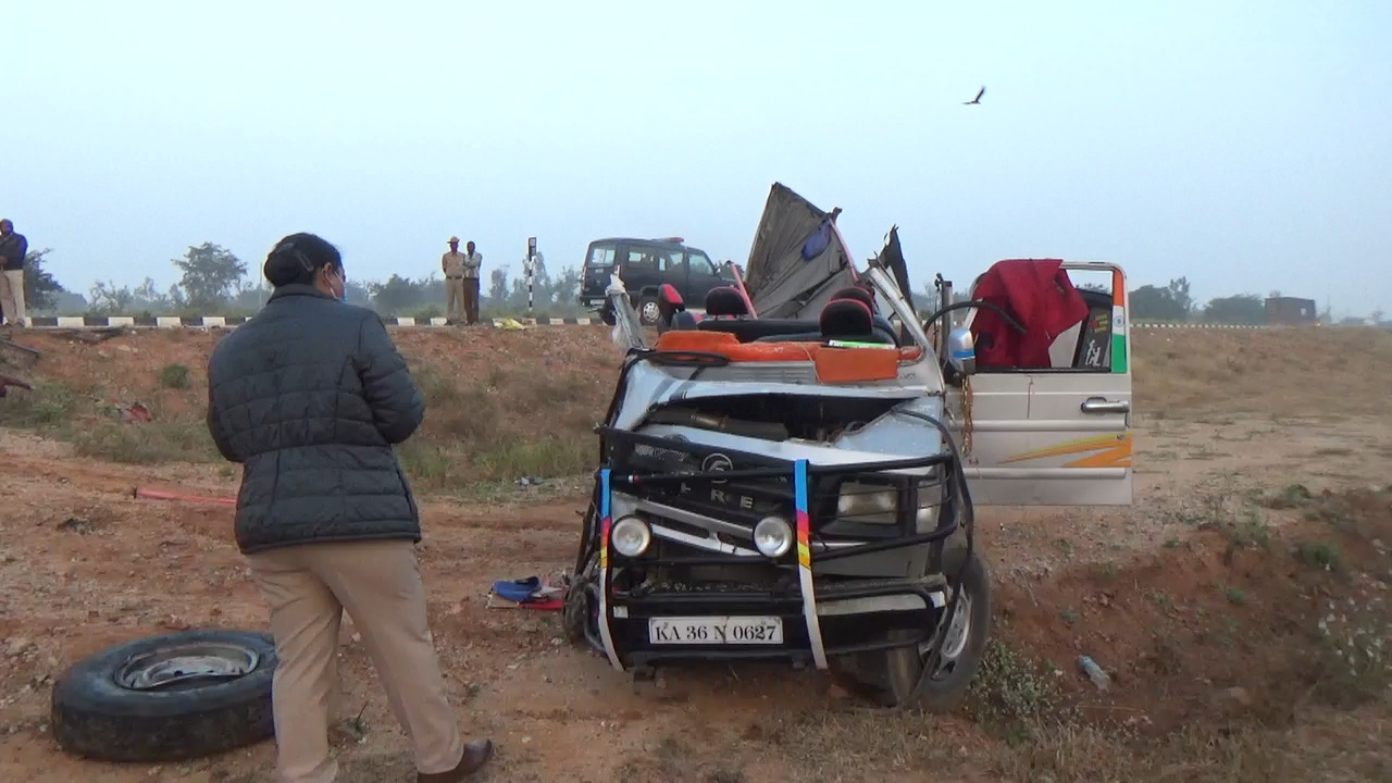 Terrible road accident: Five killed, 7 injured