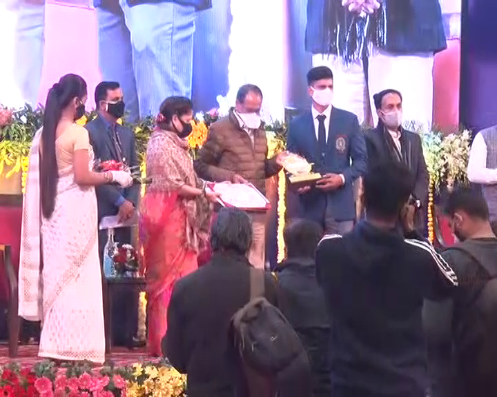 CM Shivraj Singh Chauhan conferred Eklavya and Vikram Awards to players