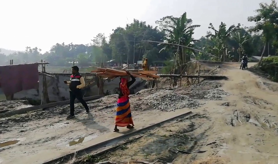 poor-condition-road-at-baghbar-cons