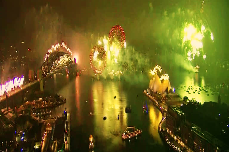 celebrating the new year around the world: 2021 begins with fireworks in many countries