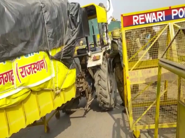 Farmers broke barricades, Kisan andolan