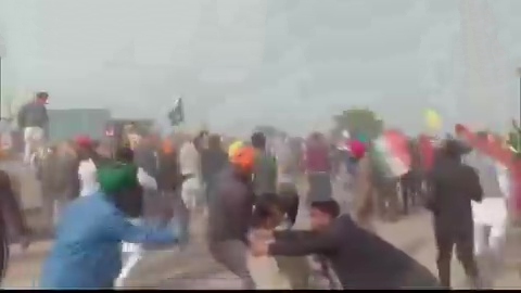 A group of agitating farmers enter Haryana via Rajasthan-Haryana border in Shahjahanpur