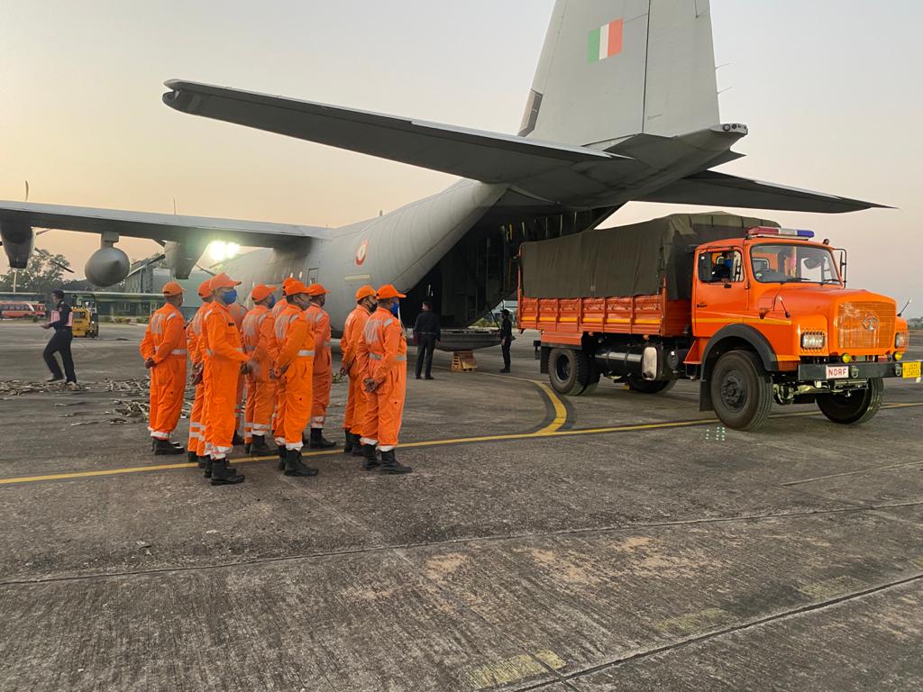 IAF deploys mi 17 hercules choppers to Douse nagaland wild fire etv bharat news