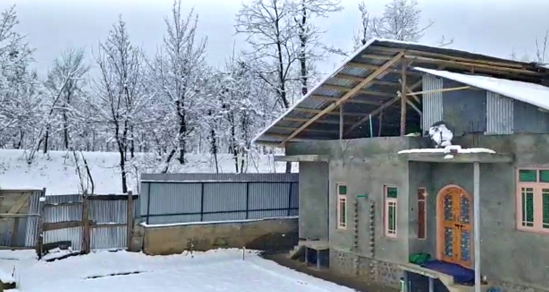جموں و کشمیر میں تازہ برفباری