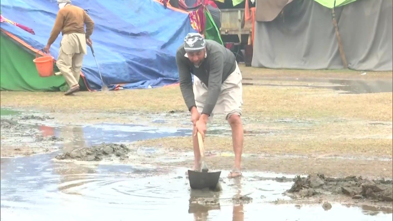 Heavy rains add to woes of farmers protesting at Delhi borders