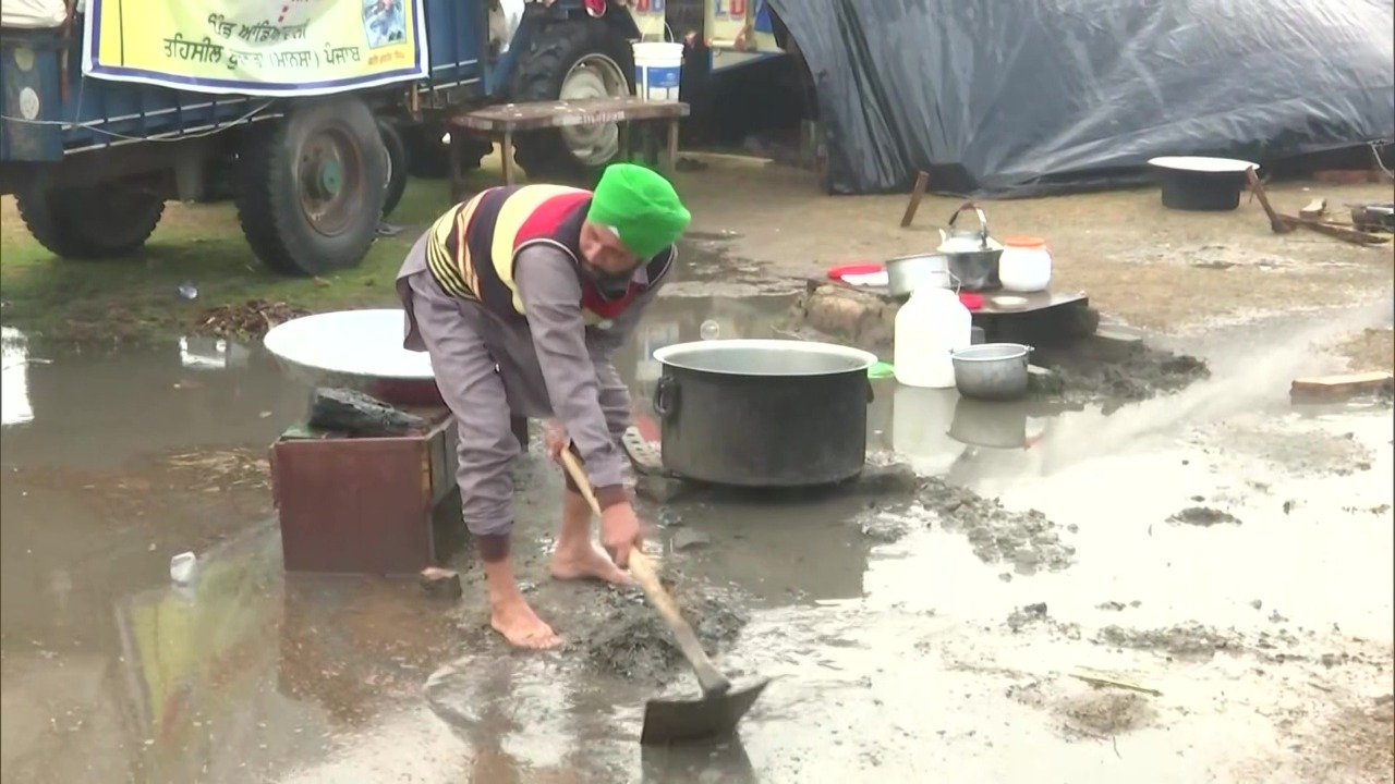 Heavy rains add to woes of farmers protesting at Delhi borders