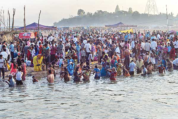 veerabhadra-swamy-located-in-the-middle-of-a-river-in-pattiseema-west-godavari-district