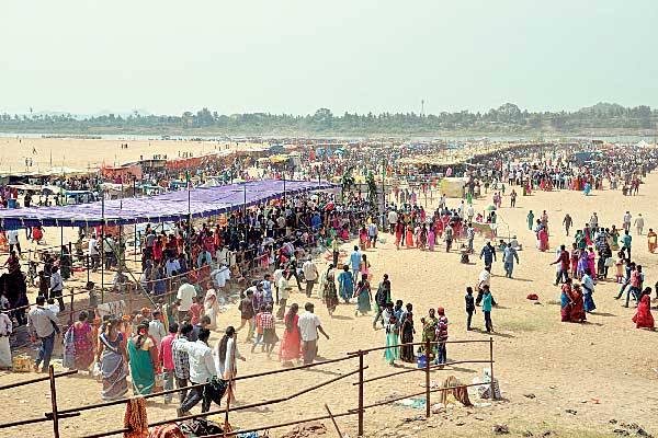 veerabhadra-swamy-located-in-the-middle-of-a-river-in-pattiseema-west-godavari-district