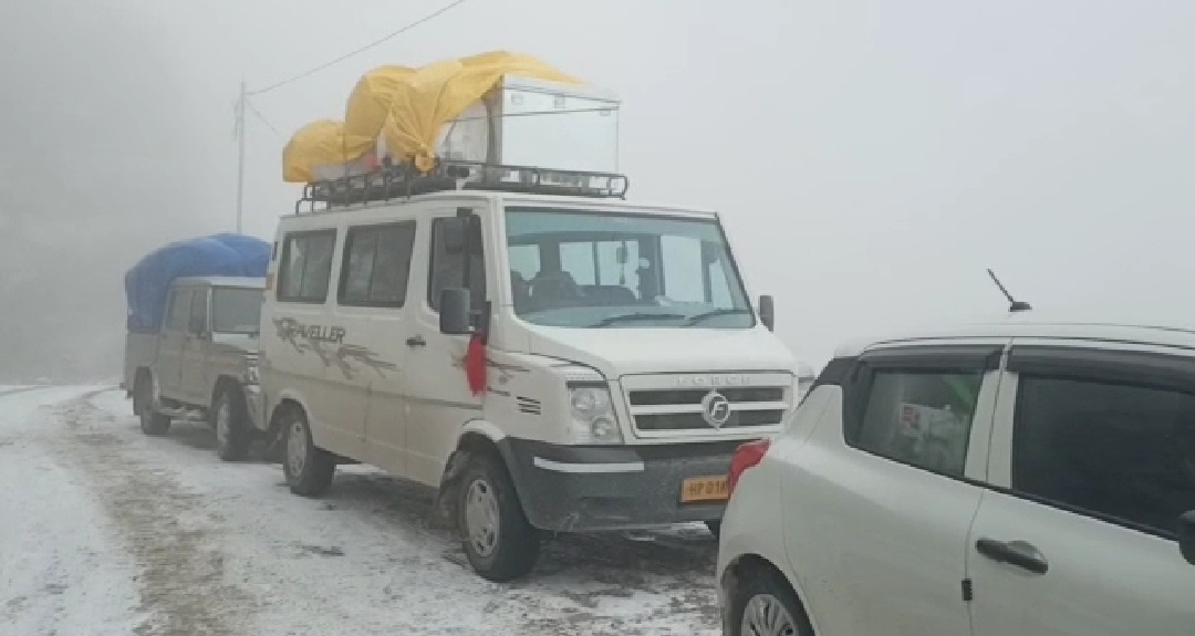 India Meteorological Department has predicted that heavy snowfall may occur in higher reaches of the State tomorrow