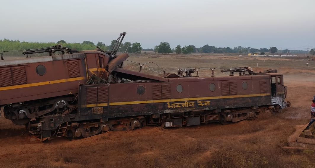 24 coaches and 3 engines derailed on KK rail route near Dillamili of bastar