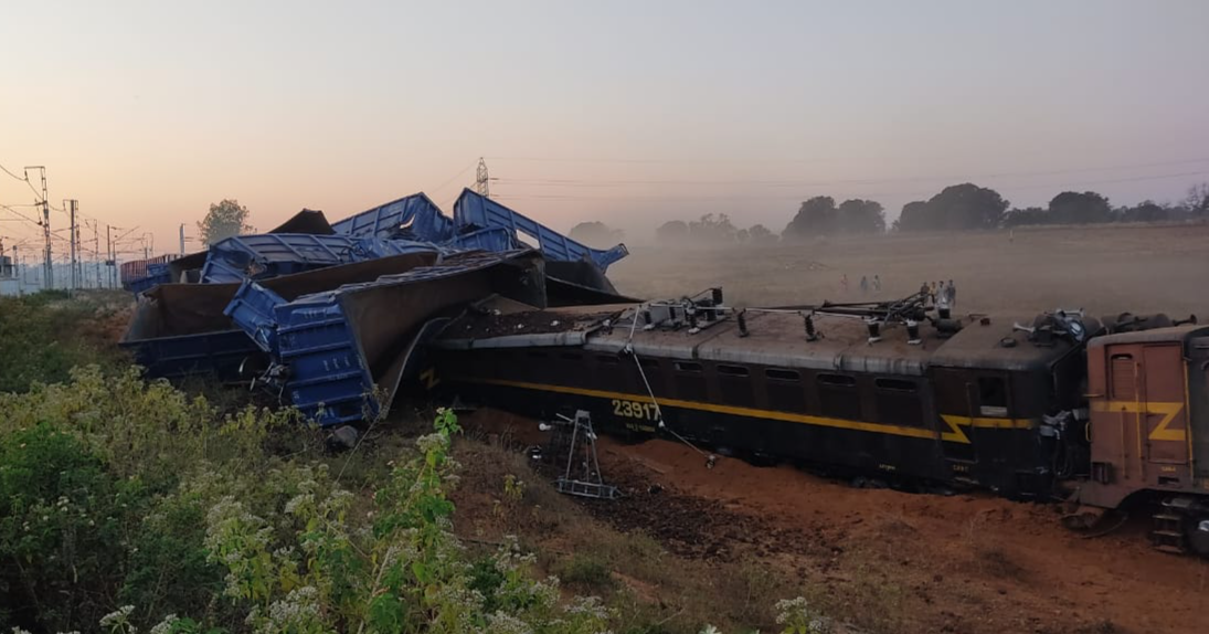 24 coaches and 3 engines derailed on KK rail route near Dillamili of bastar