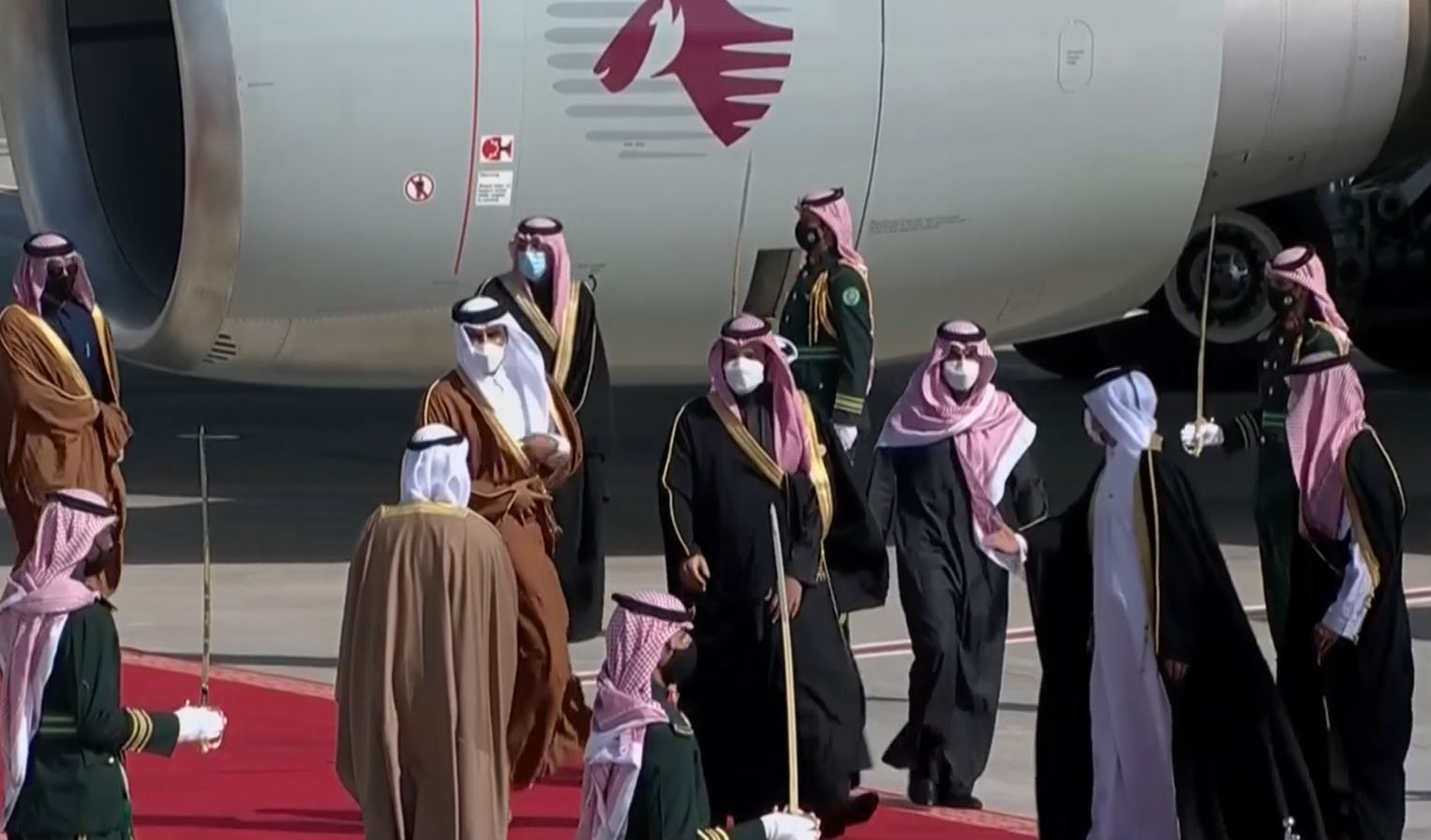 the emir of qatar arrived in saudi arabia to attend a summit of arab leaders