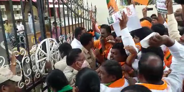 protests against attacks on temples