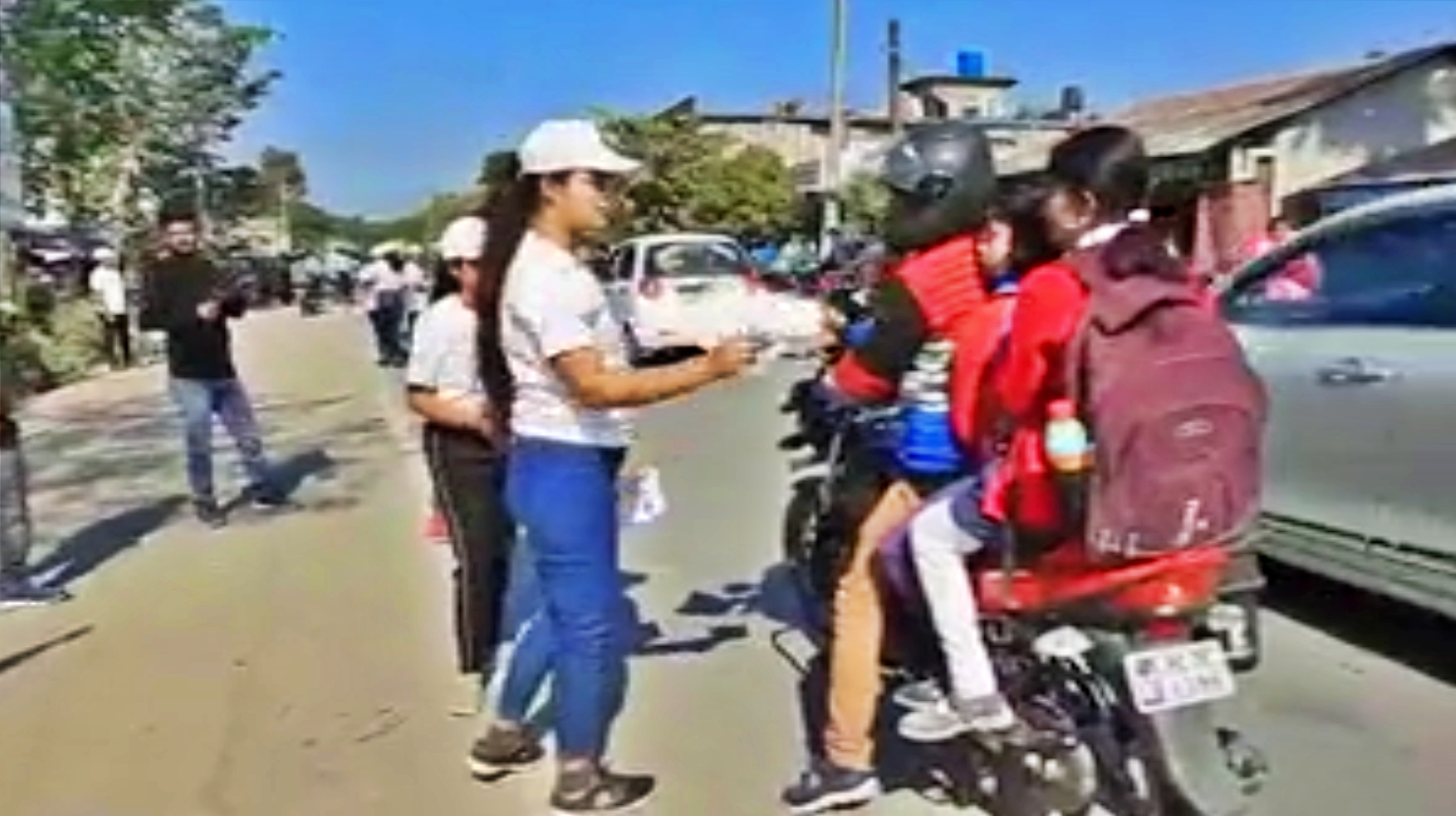 Road safety drive of voluntary organizations on the street of Baksha Musalpur