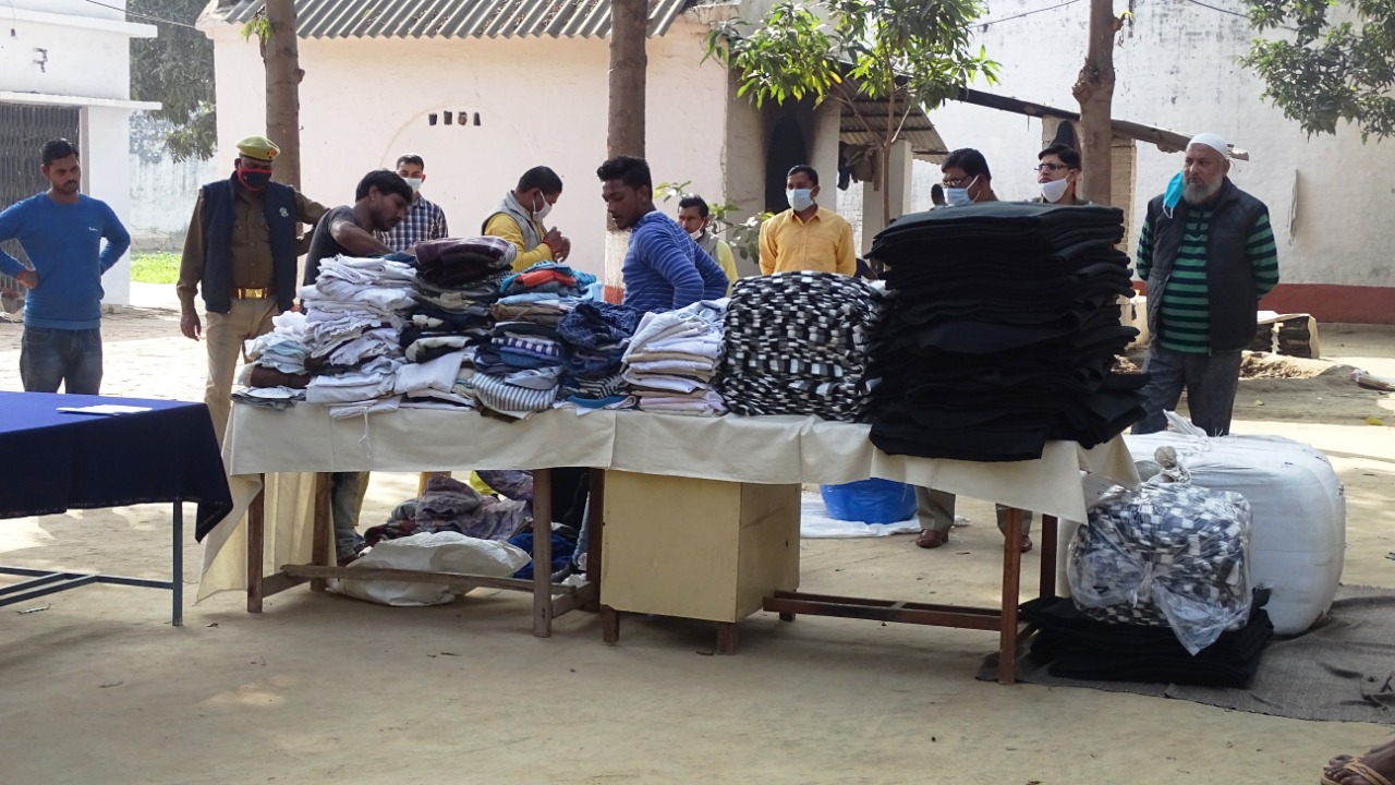 All India payam e insaniyat Distributes Blankets to barabanki Prison Inmates