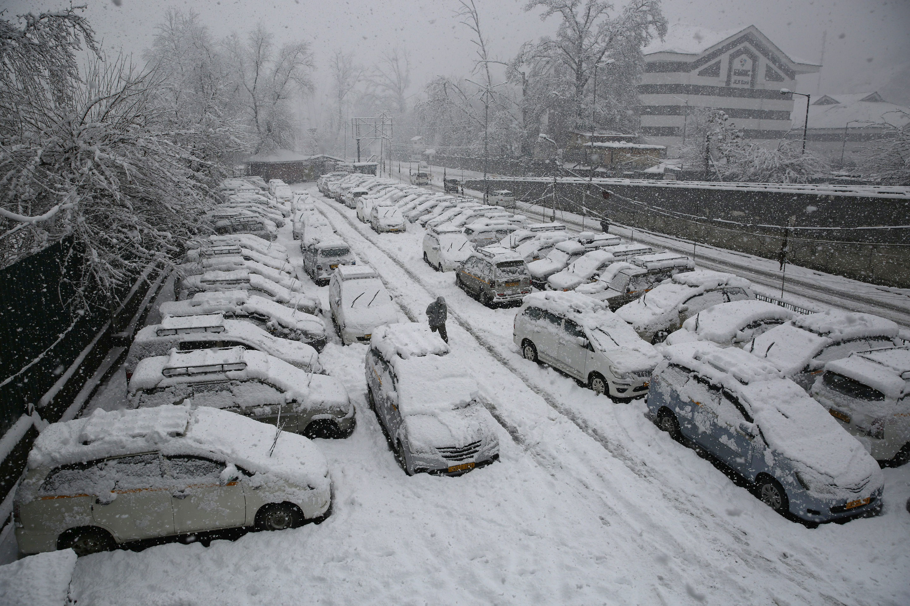 Jammu-Srinagar highway to remain closed today