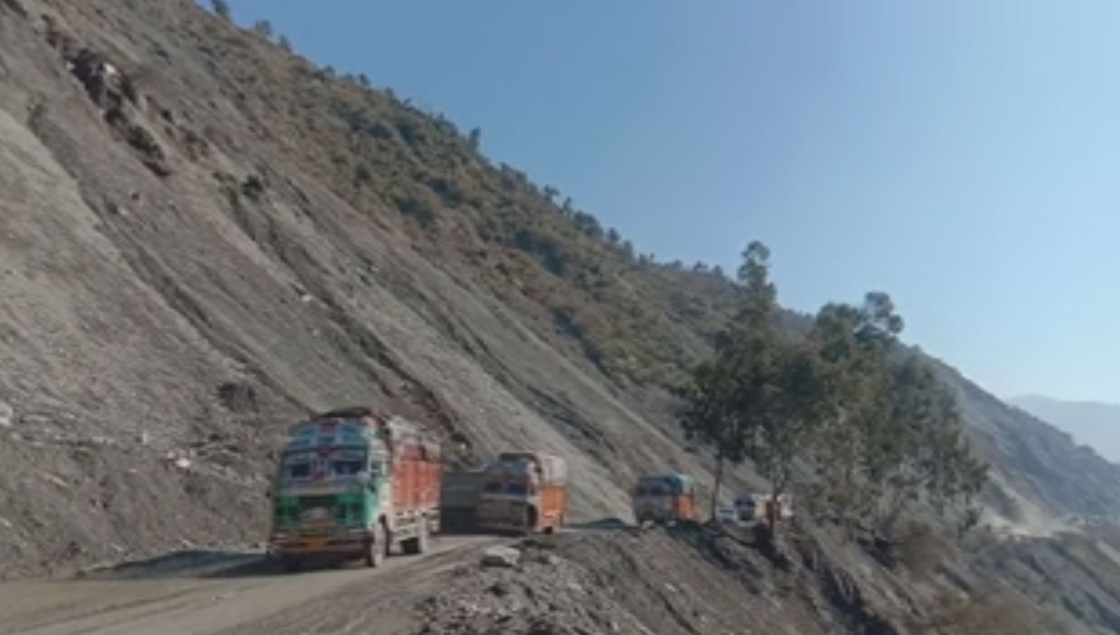 jammu srinagar national highway restored after six day standard vehicles allowed to move valley