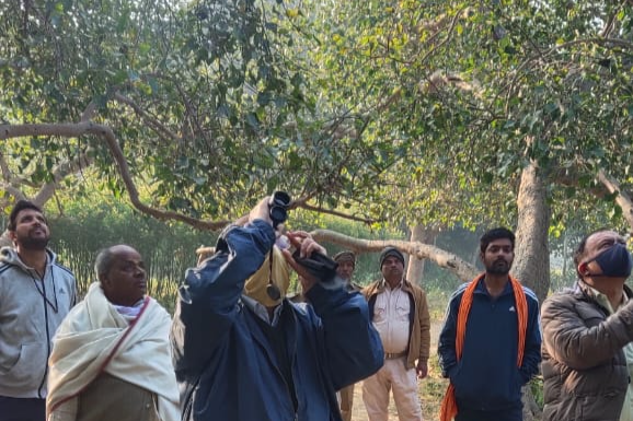 जांच करते कोटेश्वर नाथ धाम पहुंचे फॉरेस्ट वैज्ञानिक