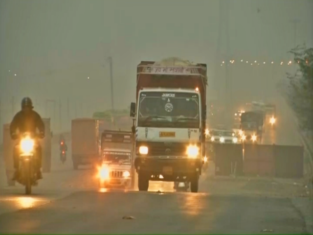 Fog engulfs parts of Delhi on Sunday