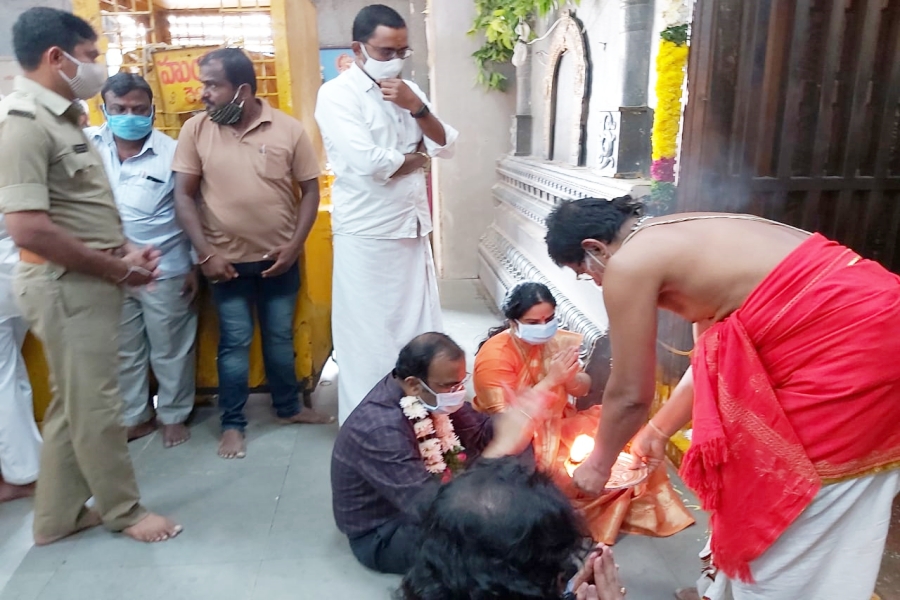 devotees-rush-in-yadadri-temple-yadagirigutta