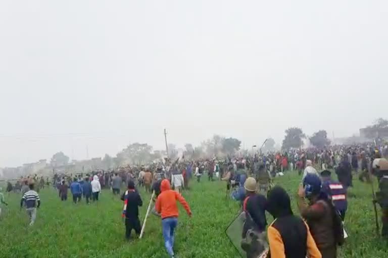 Police and farmers came face to face