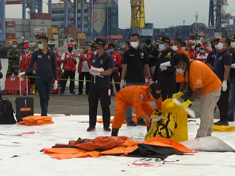 Indonesian ship detects signal suspected from crashed plane