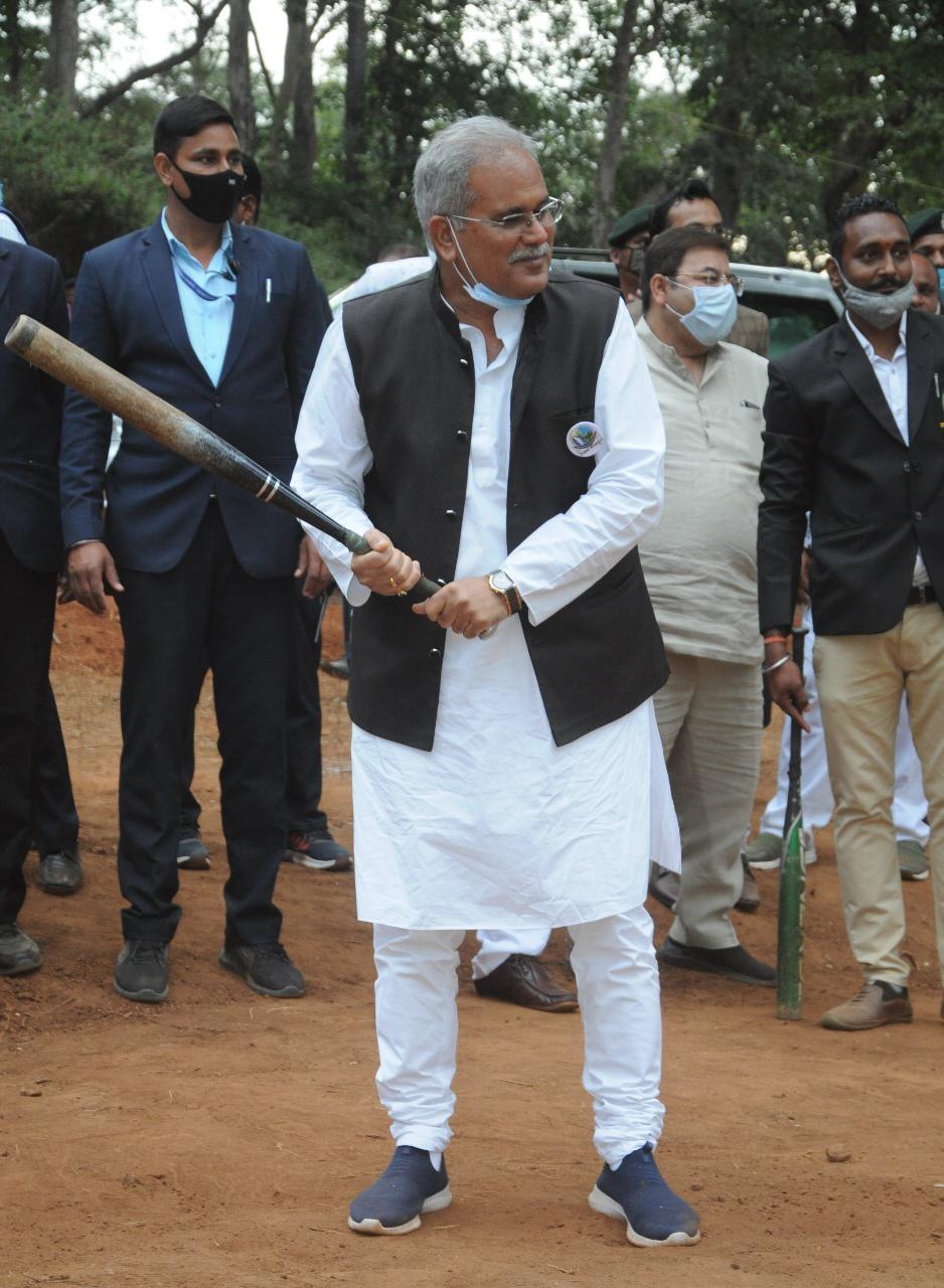 CM Baghel plays softball