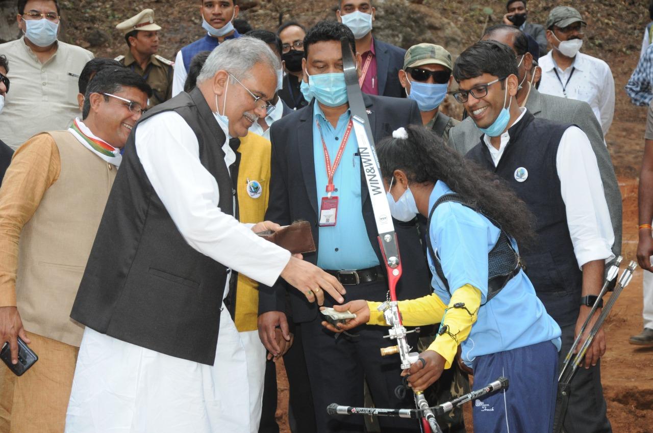 CM Baghel awarded the student