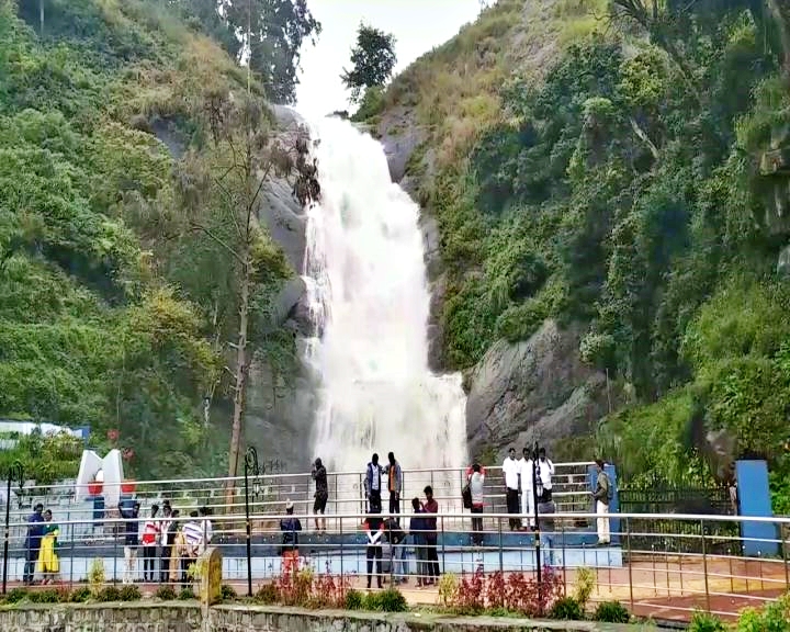 tourists in kodaikanal