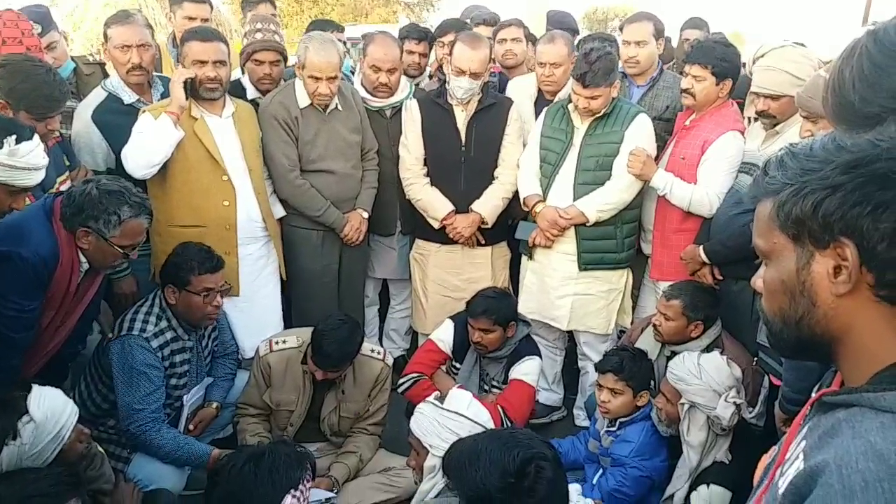 former-minister-brijendra-singh-rathore-reached-morena-and-met-the-victims-family