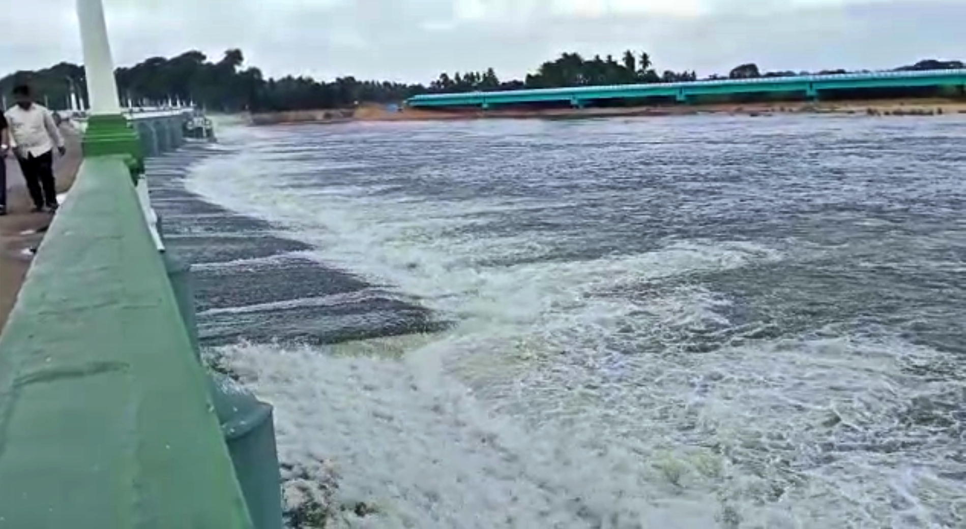 water opened from kallanai dam