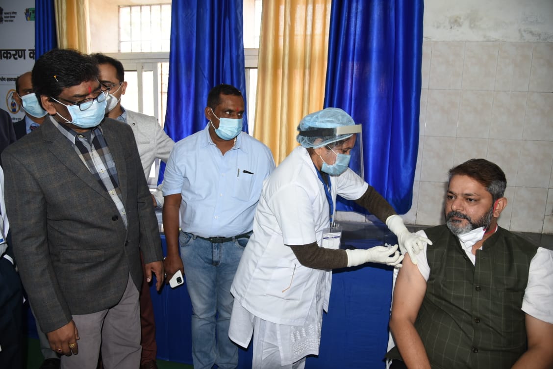 corona-vaccination-started-in-ranchi