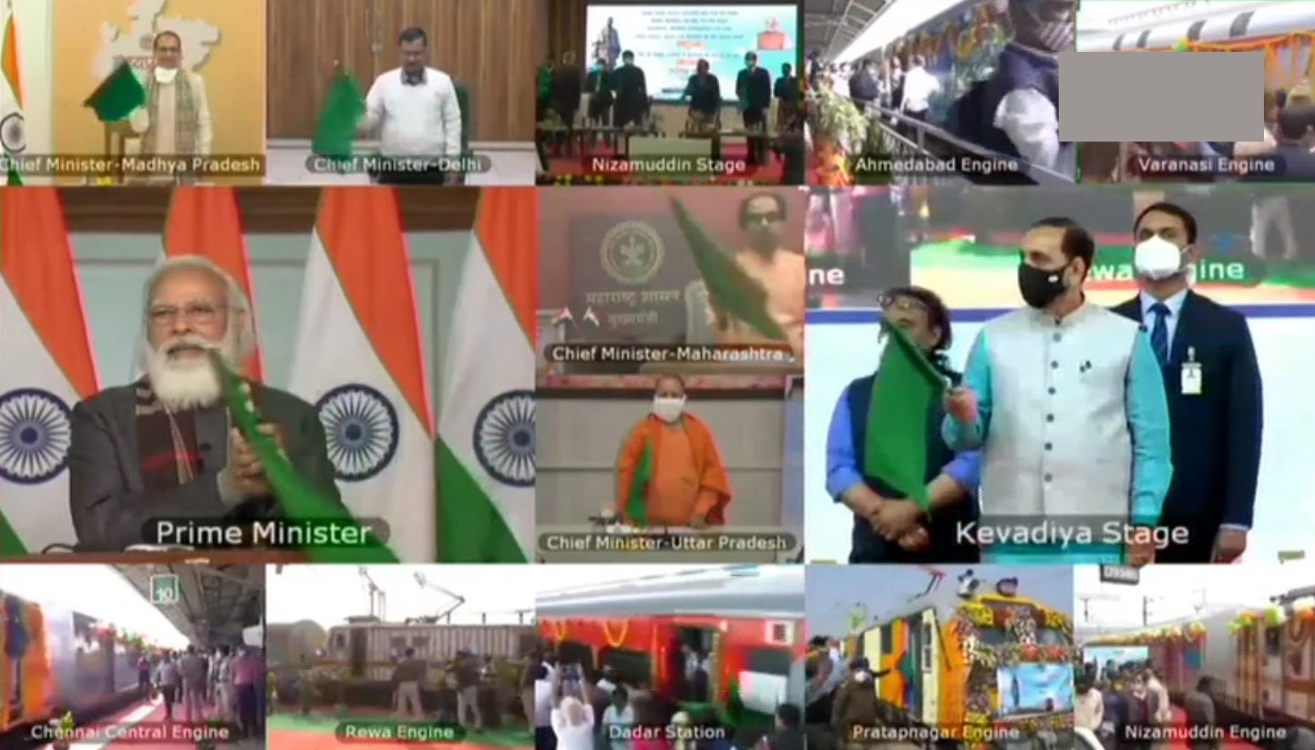 the-prime-minister-flagged-off-the-mahamana-train-from-banaras