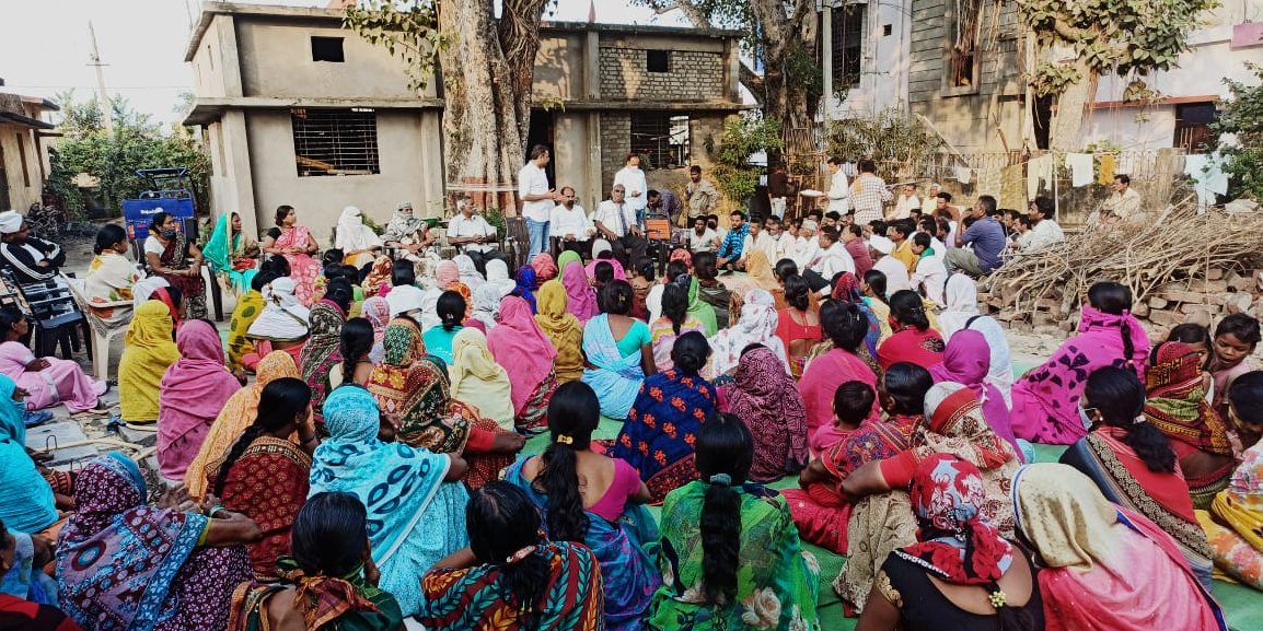 येरला गावात महिलांची ग्रामसभा