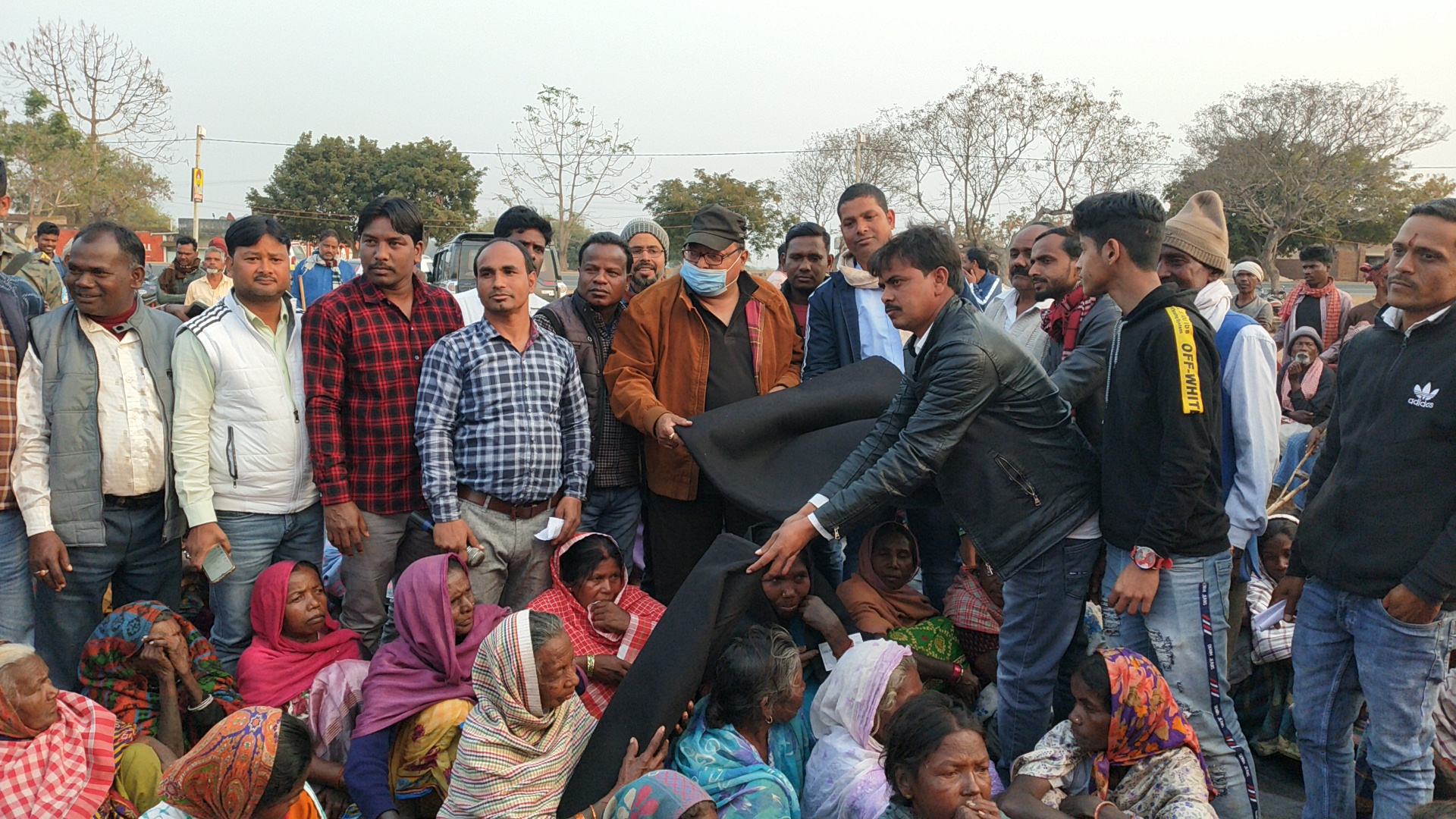 Gandey MLA in blanket distribution program