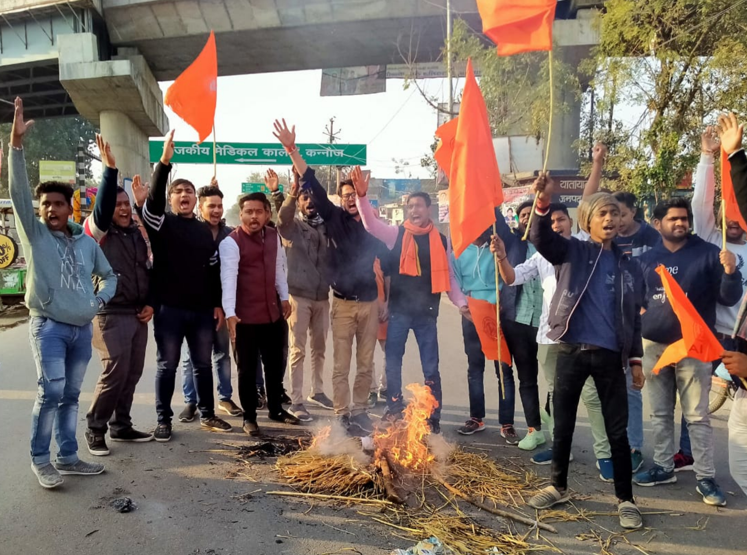 hindu jagran manch burnt effigy of tandav producer