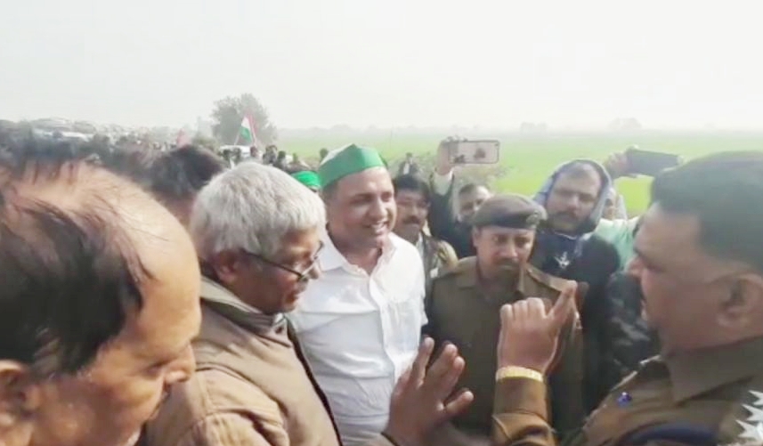 Police stopped farmers rally on Bihar-UP border