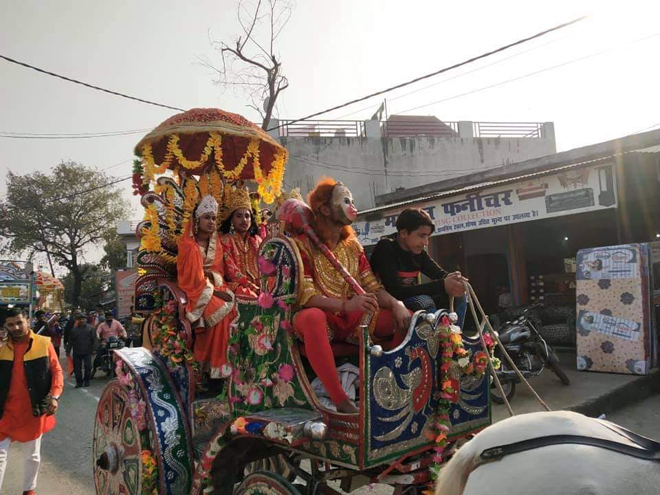 दिनेशपुर में निकाली गई झांकी.