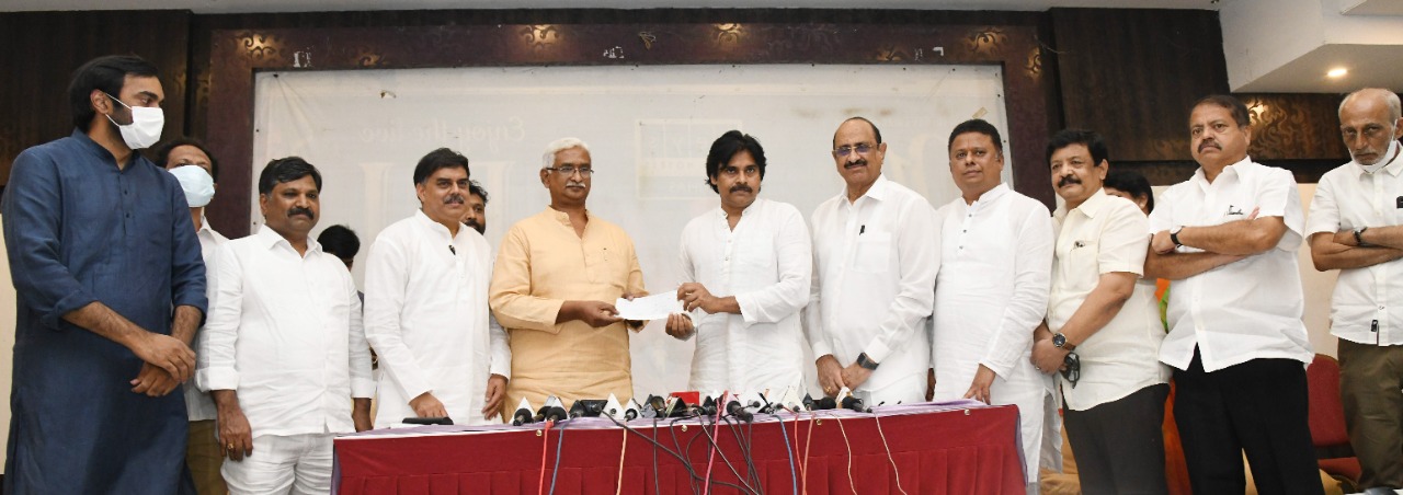 pawan-kalyan-has-made-a-huge-donation-for-the-construction-of-the-ayodhya-rama-mandir