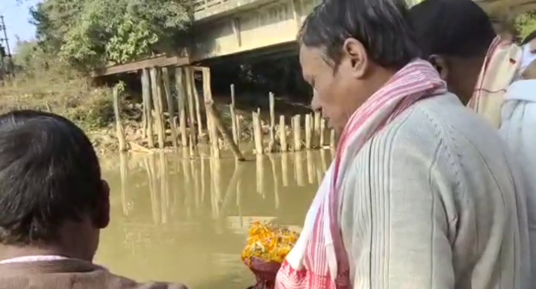 ভোগদৈত বিসৰ্জন প্ৰয়াত প্ৰাক্তন মুখ্যমন্ত্ৰীৰ চিতাভস্ম