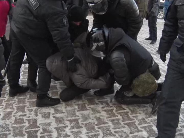 Russia arrests 350 protesters demanding Navalny's release