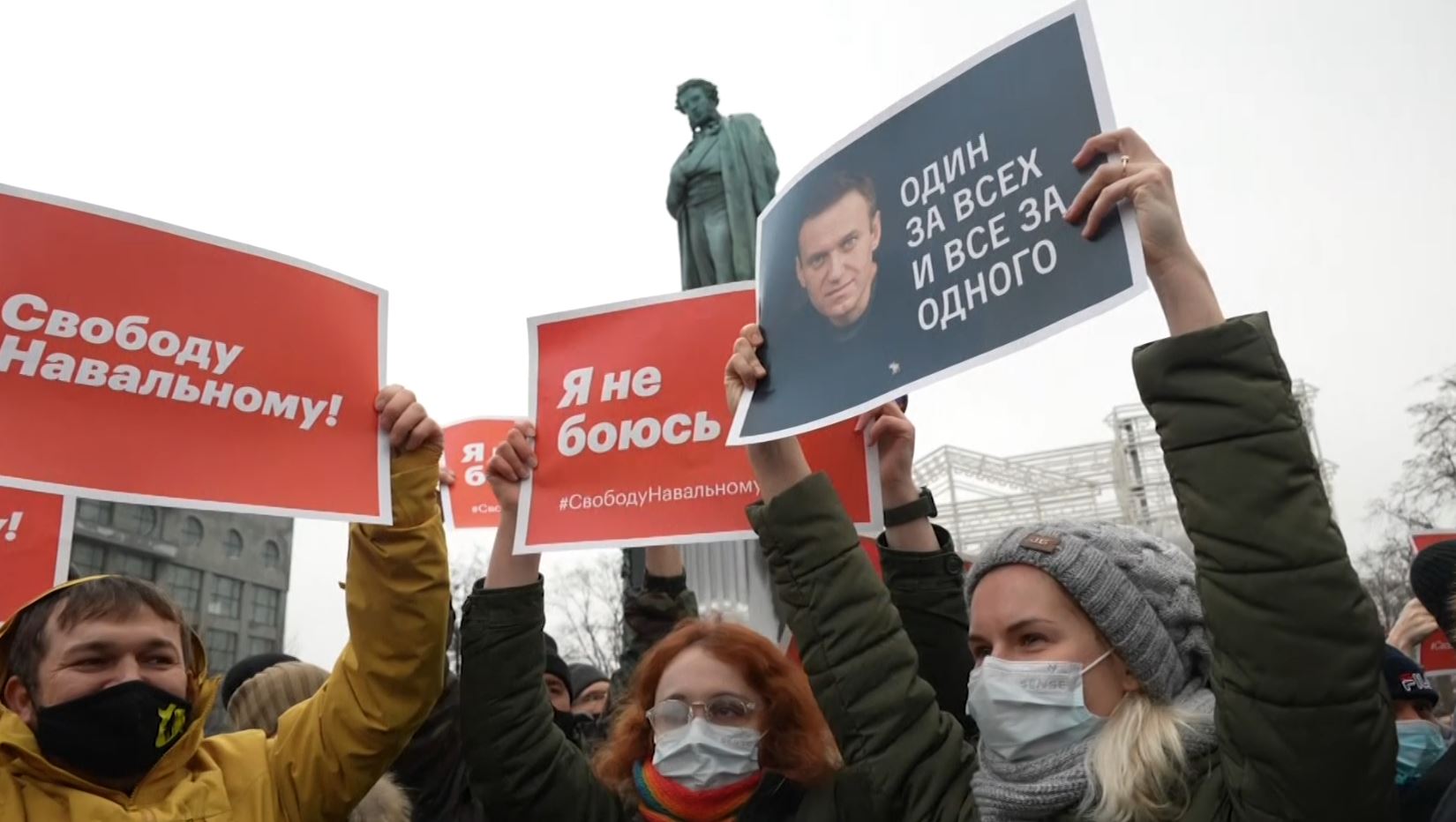 alexey navalny supporters clash with police in moscow, 3454 arrested