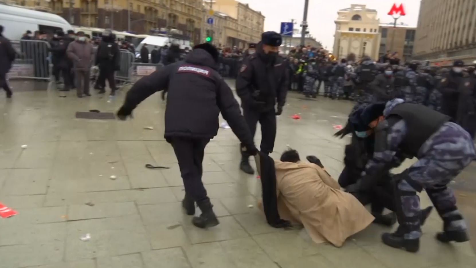 alexey navalny supporters clash with police in moscow, 3454 arrested