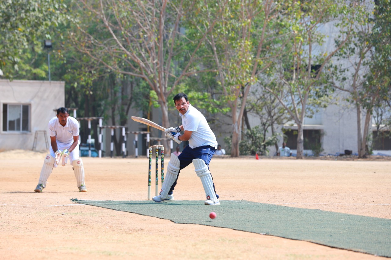 Cyberabad police Commissioner Sajjanar played cricket